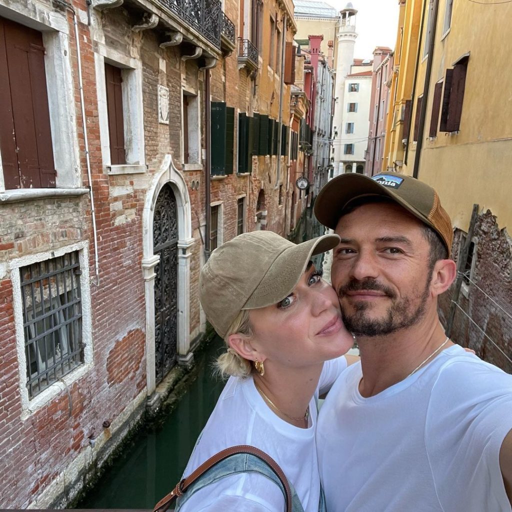 актер Орландо Блум и актриса Кэти Перри в Венеции.