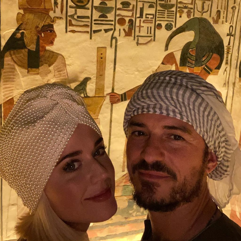 Актер Орландо Блум путешествует вместе с Кэти Перри в Египте. 
