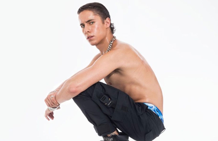 Блогер Хуанпа Зурита с голым торсом