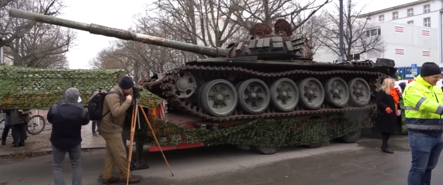 Подбитый танк в Берлине
